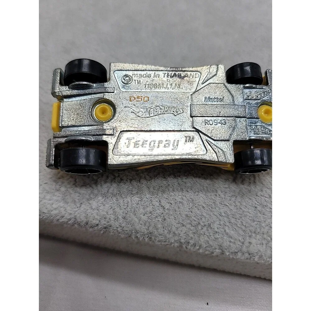 Hot Wheels Teegray Yellow Exotic Sports Car with Chrome Wheels 1:64
